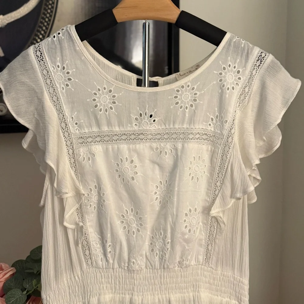 Hem & Thread White Flutter Dress Size Large - Picture 3 of 5
